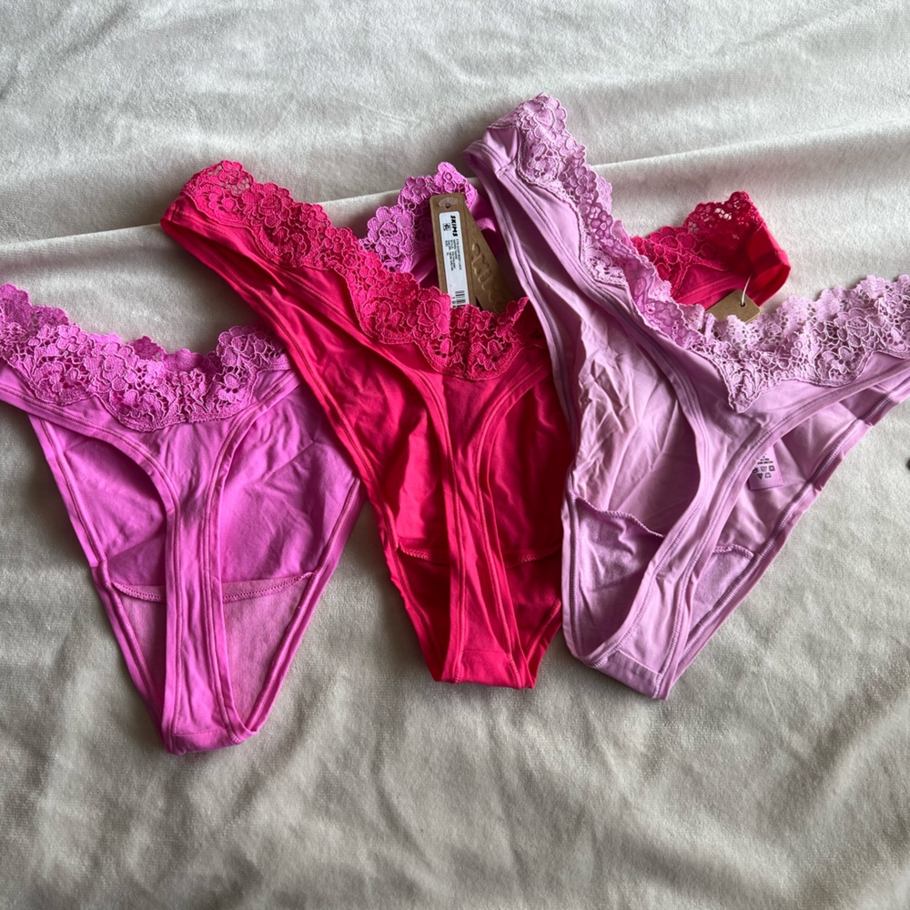 Set of 3: Skims Fits Everybody Lace Dipped Thong XL